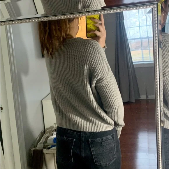 Women’s Sweater - Picture 2 of 2